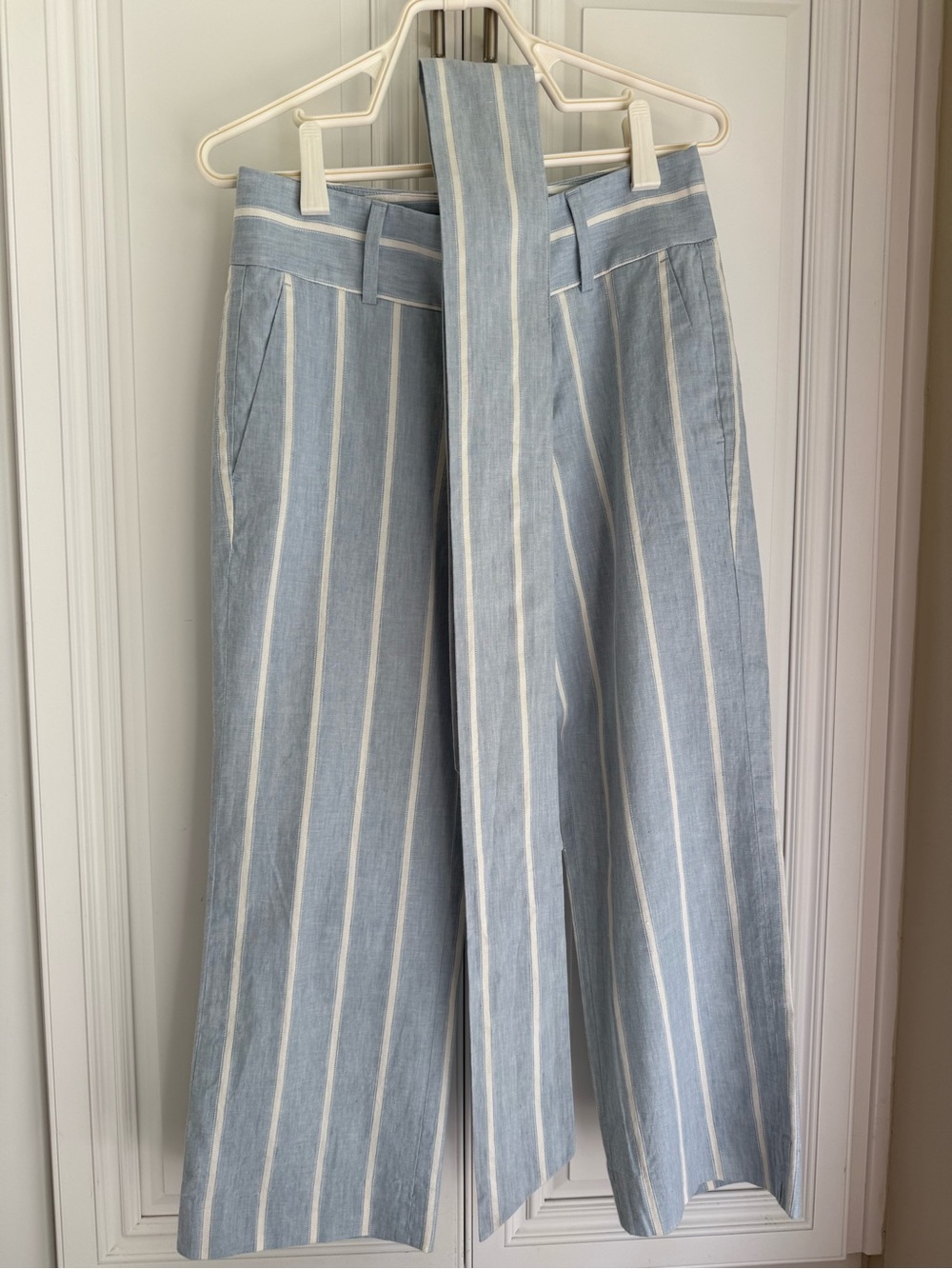 Banana Republic Light Blue and White Striped Cropped Wide-Leg Pants